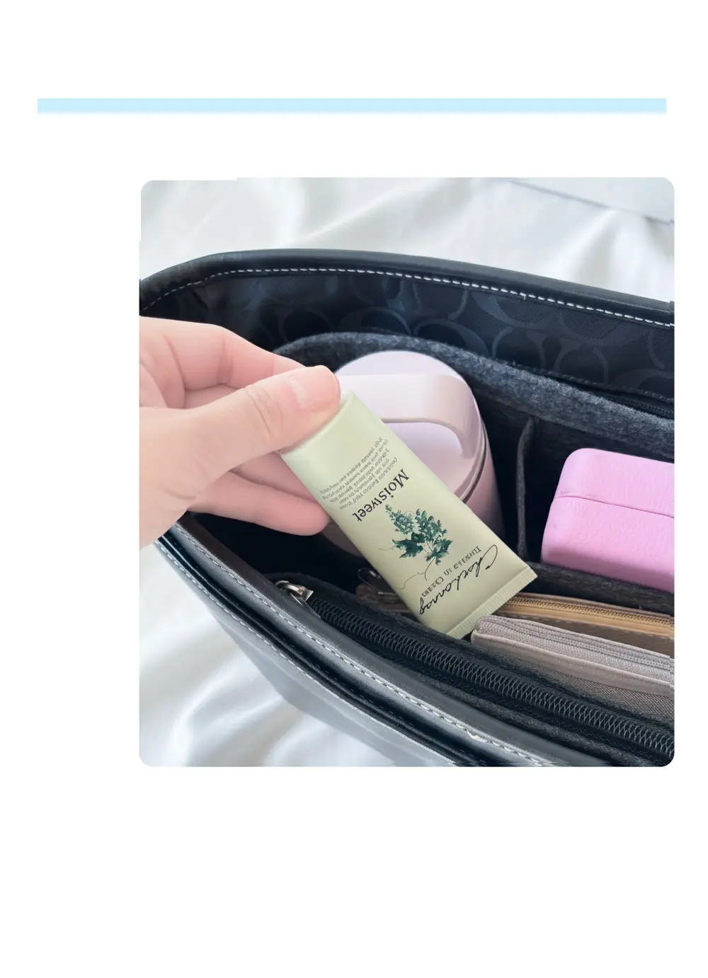 バッグインバッグを使った収納イメージ。必要なものがすぐ取り出しやすく、バッグの中を整理しやすい仕様