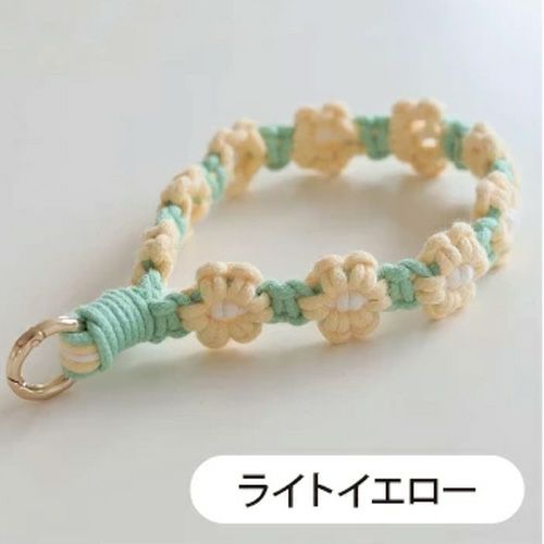 ライトイエロー